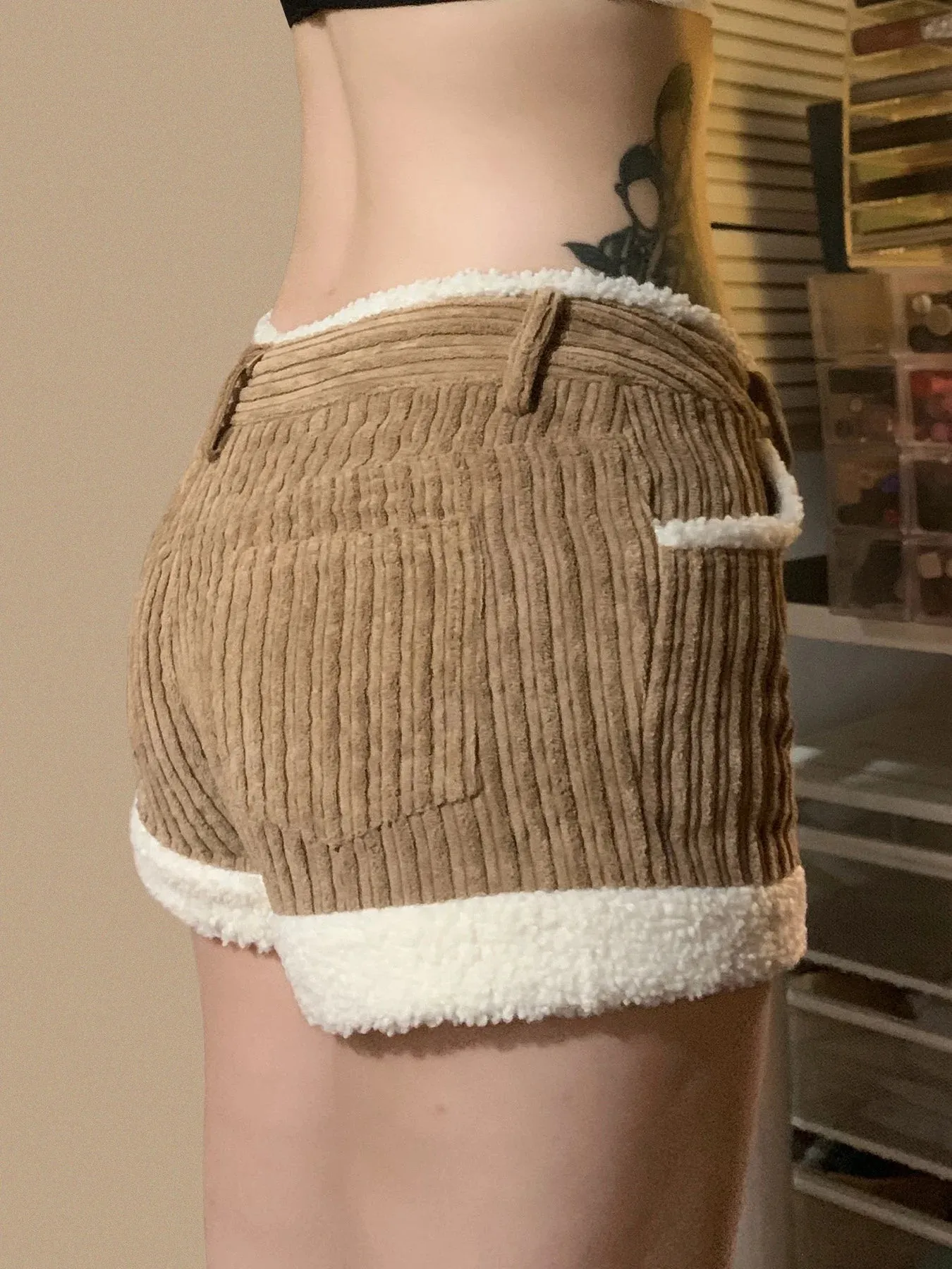 Autumn Trendy New Women’s Corduroy Short Fashion Simple All-Match Faux Fur Trim Spliced Design Short Pants