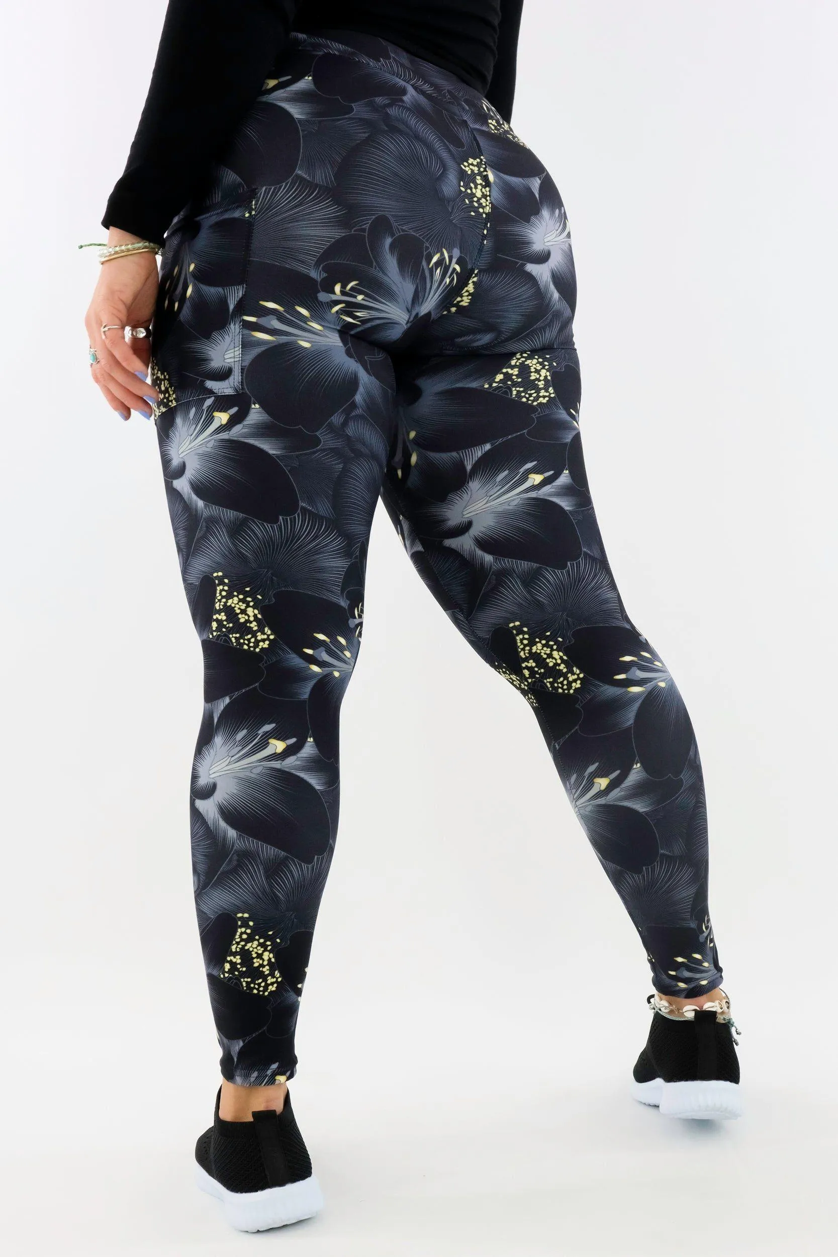 Dark Flowers - Casual - Regular Full Leggings - Pockets