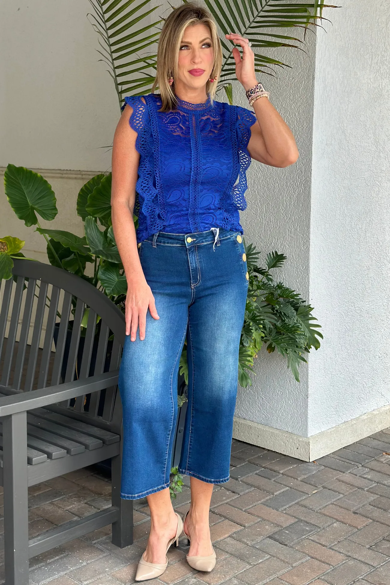 Frank Lyman Robertson Cropped High-Waisted Jeans