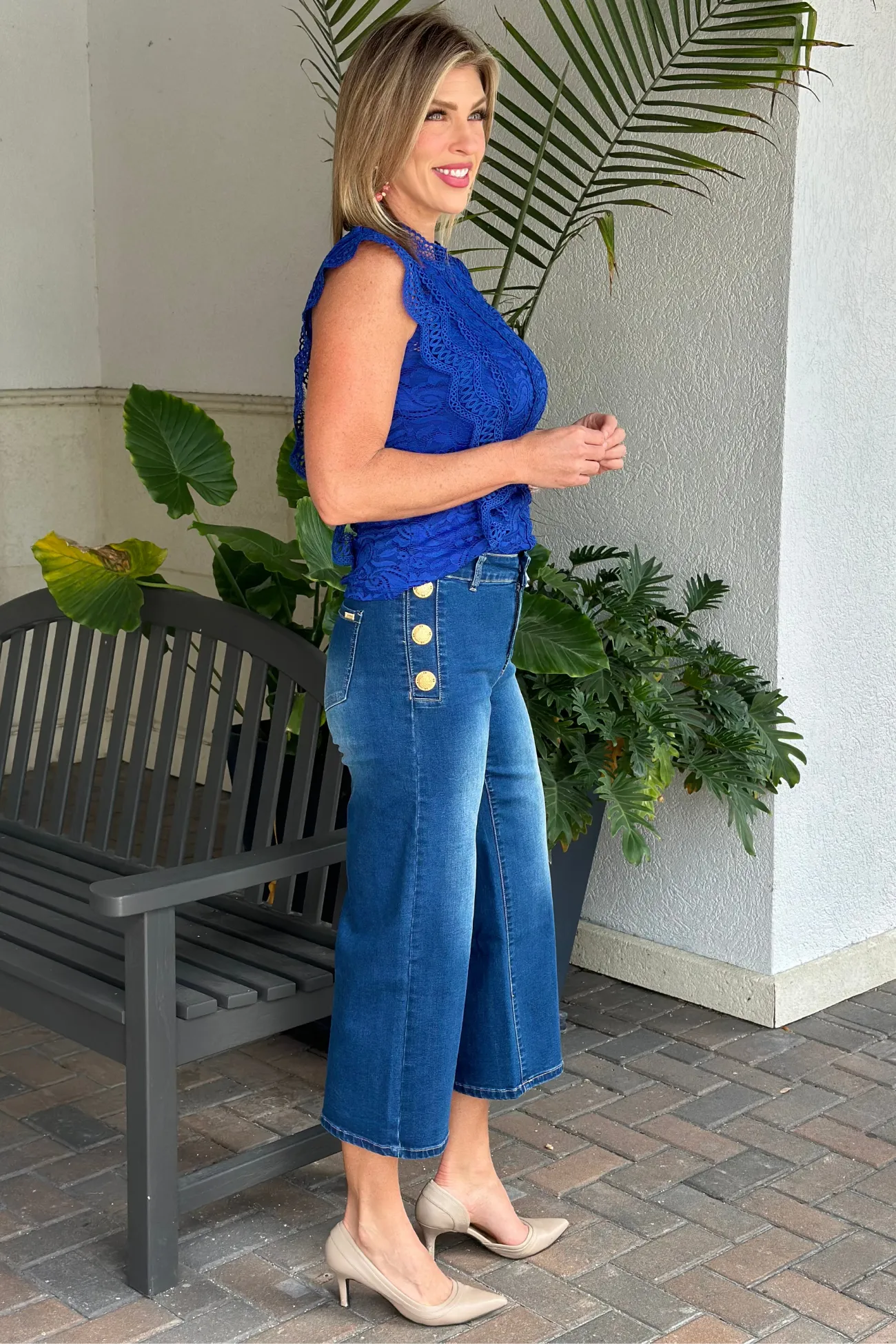 Frank Lyman Robertson Cropped High-Waisted Jeans