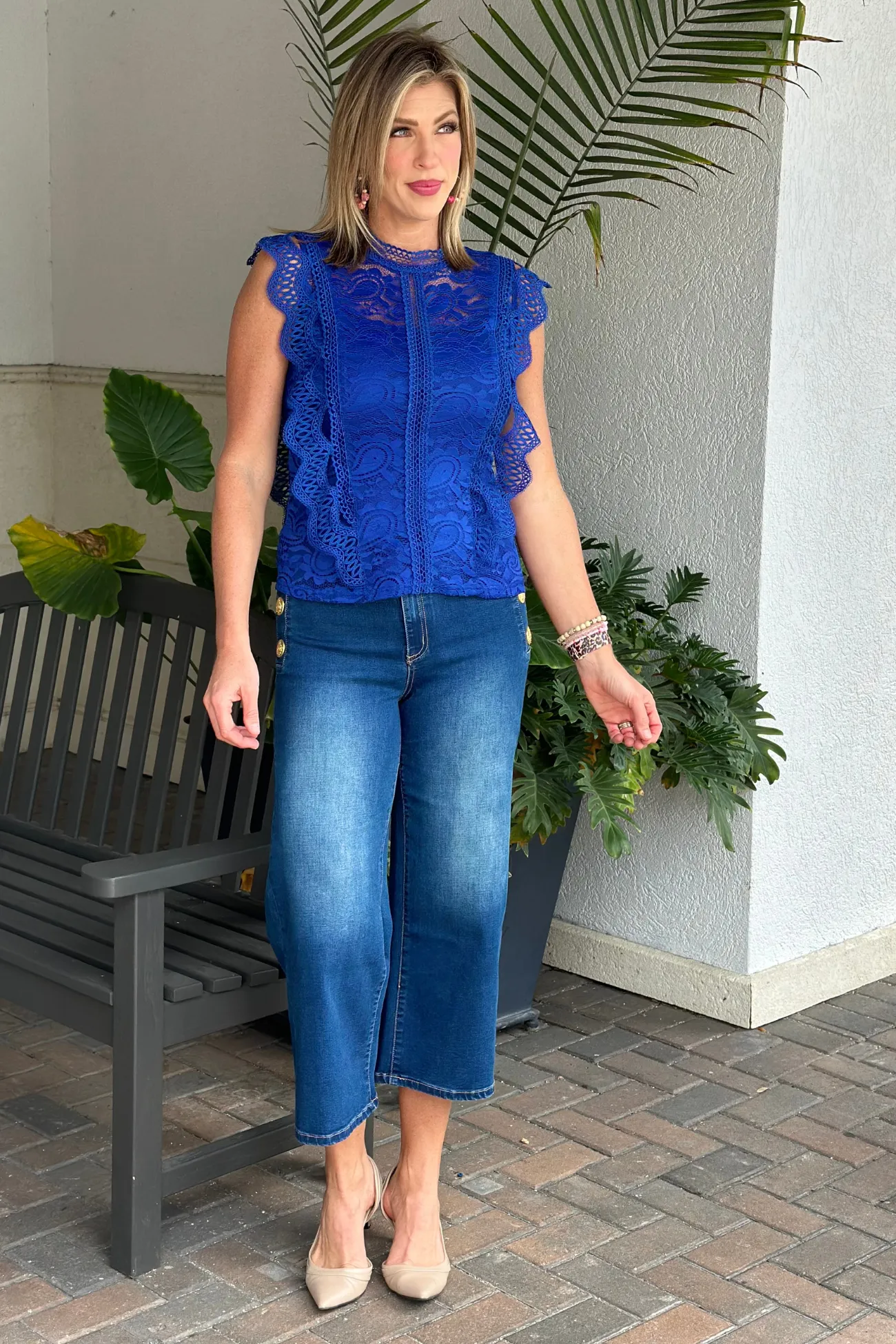 Frank Lyman Robertson Cropped High-Waisted Jeans