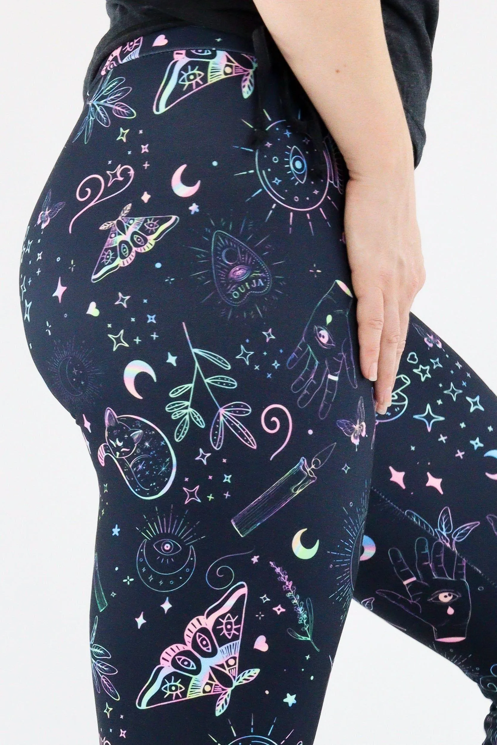 Holographic Witch - Casual Capri Leggings