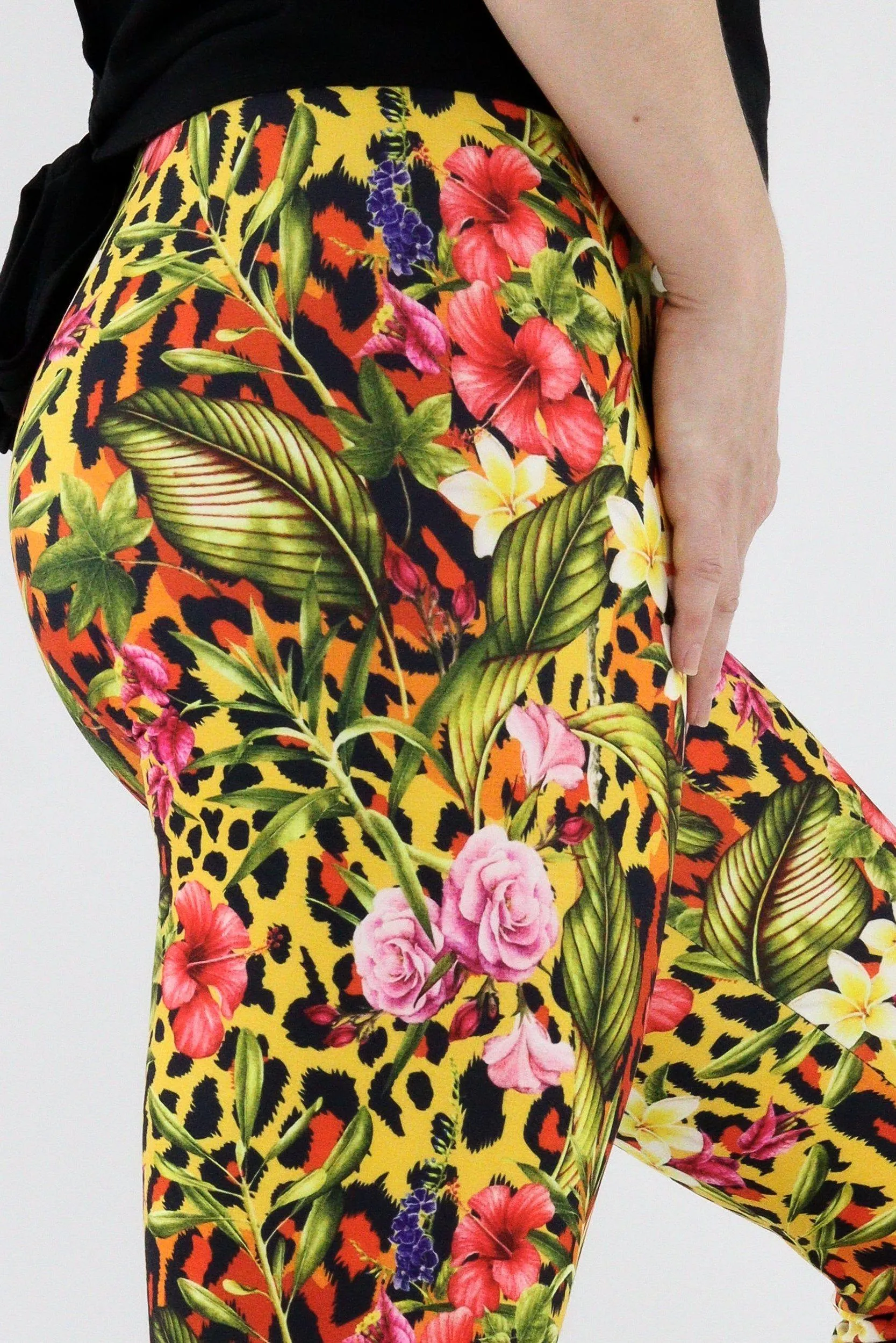 Leopard Oasis - Casual - Capri Leggings