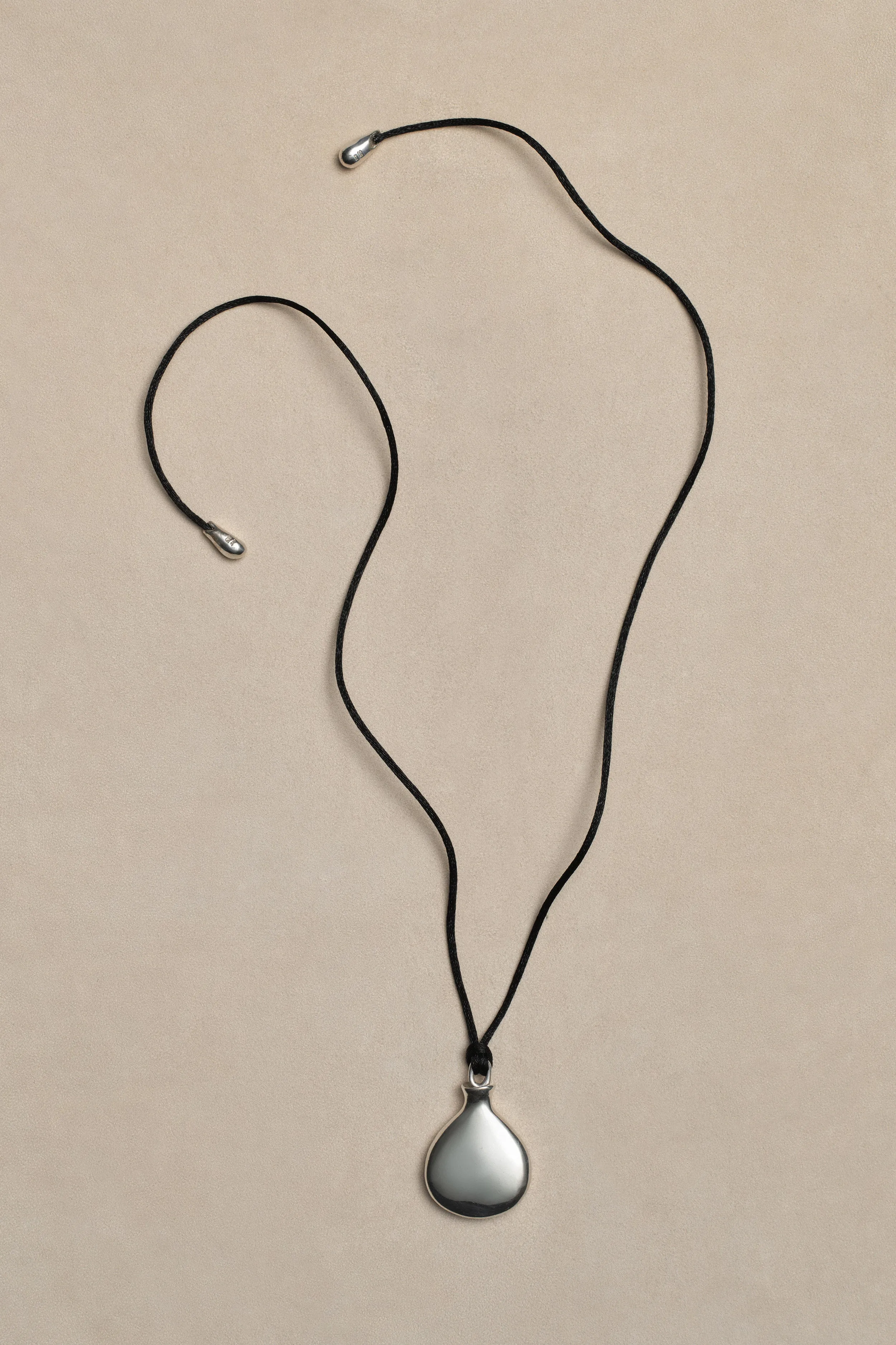 PERFUME CHOKER