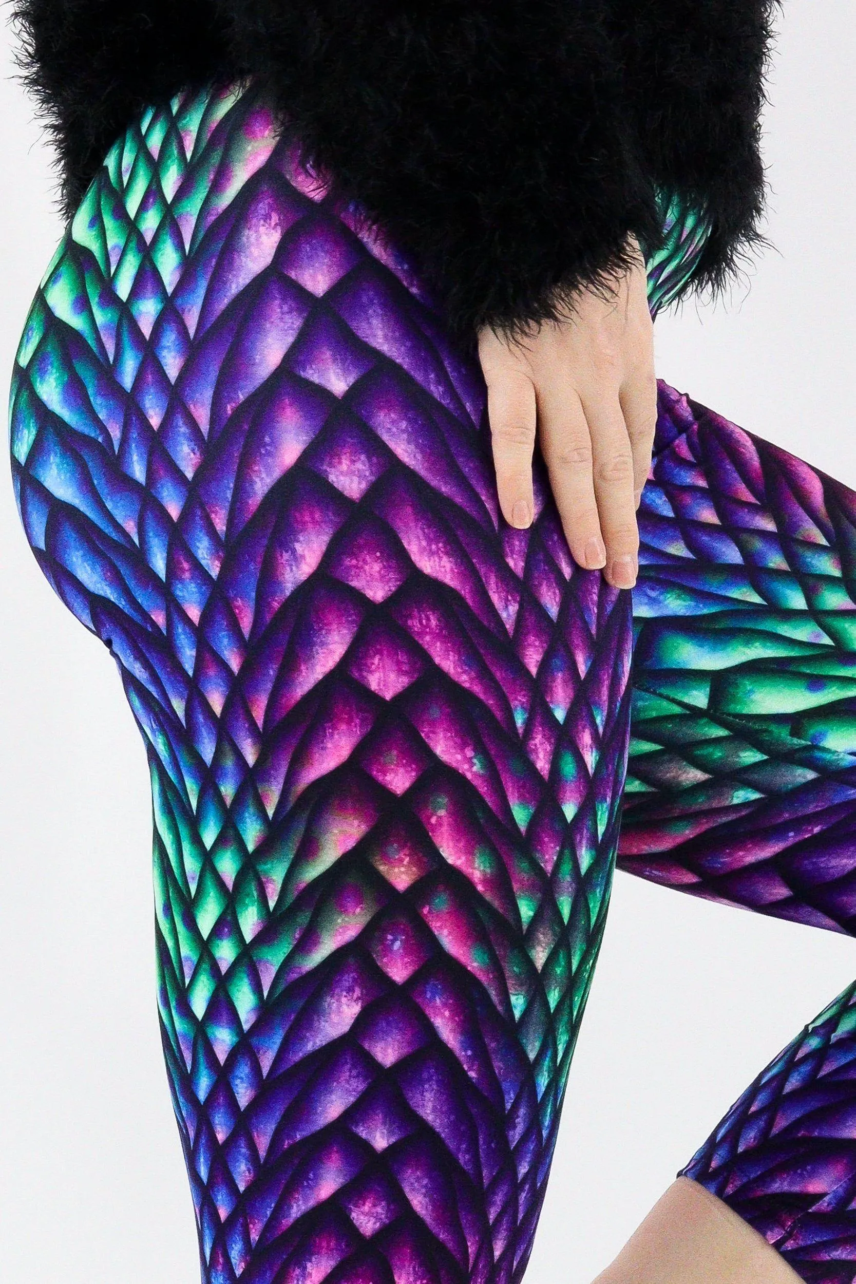 Radiant Dragon - Casual Capri Leggings