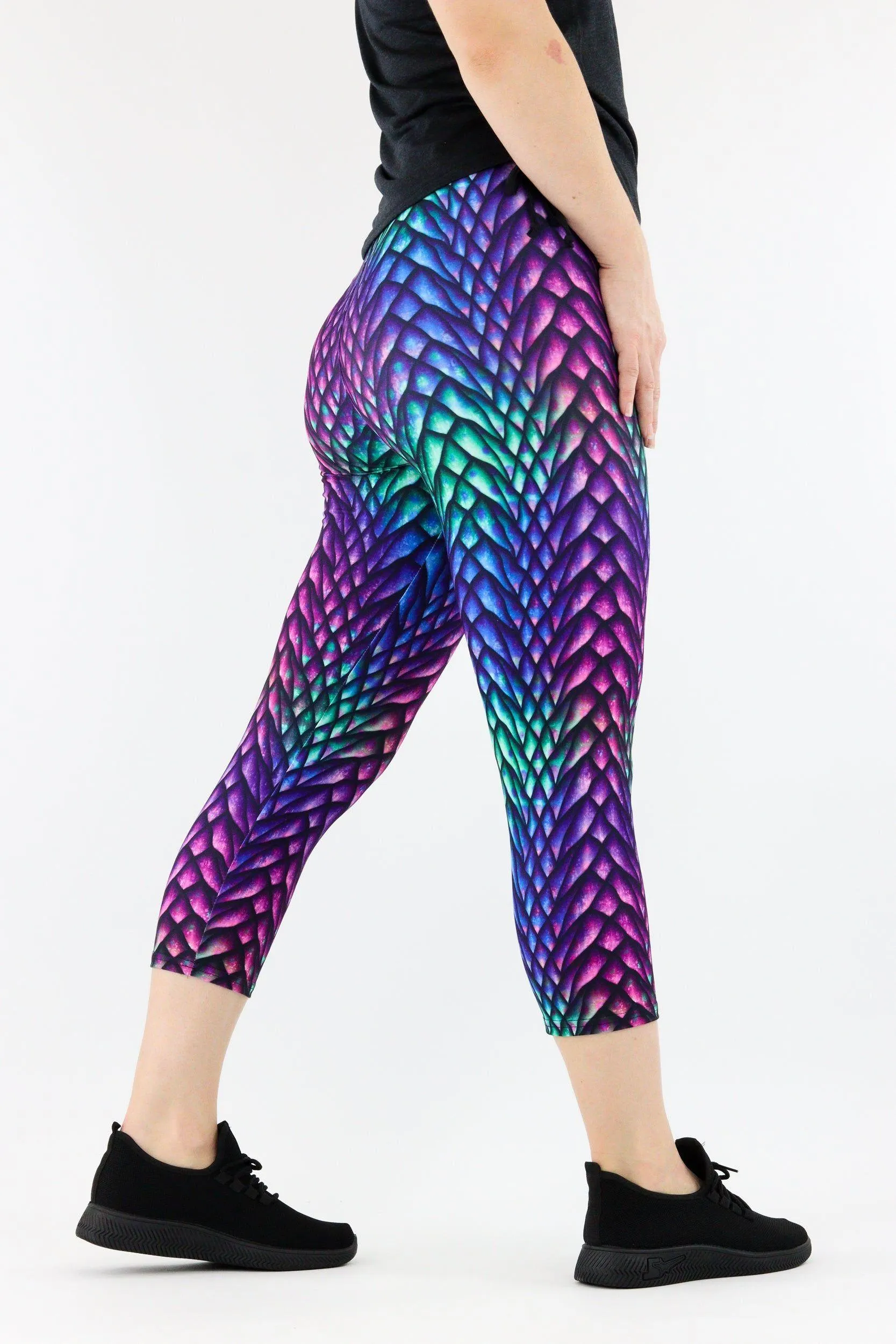 Radiant Dragon - Casual Capri Leggings