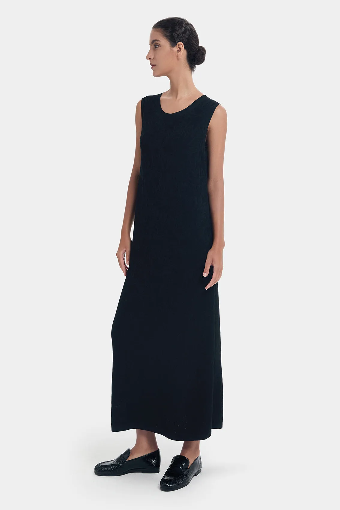 TIMELESS BLACK DRESS