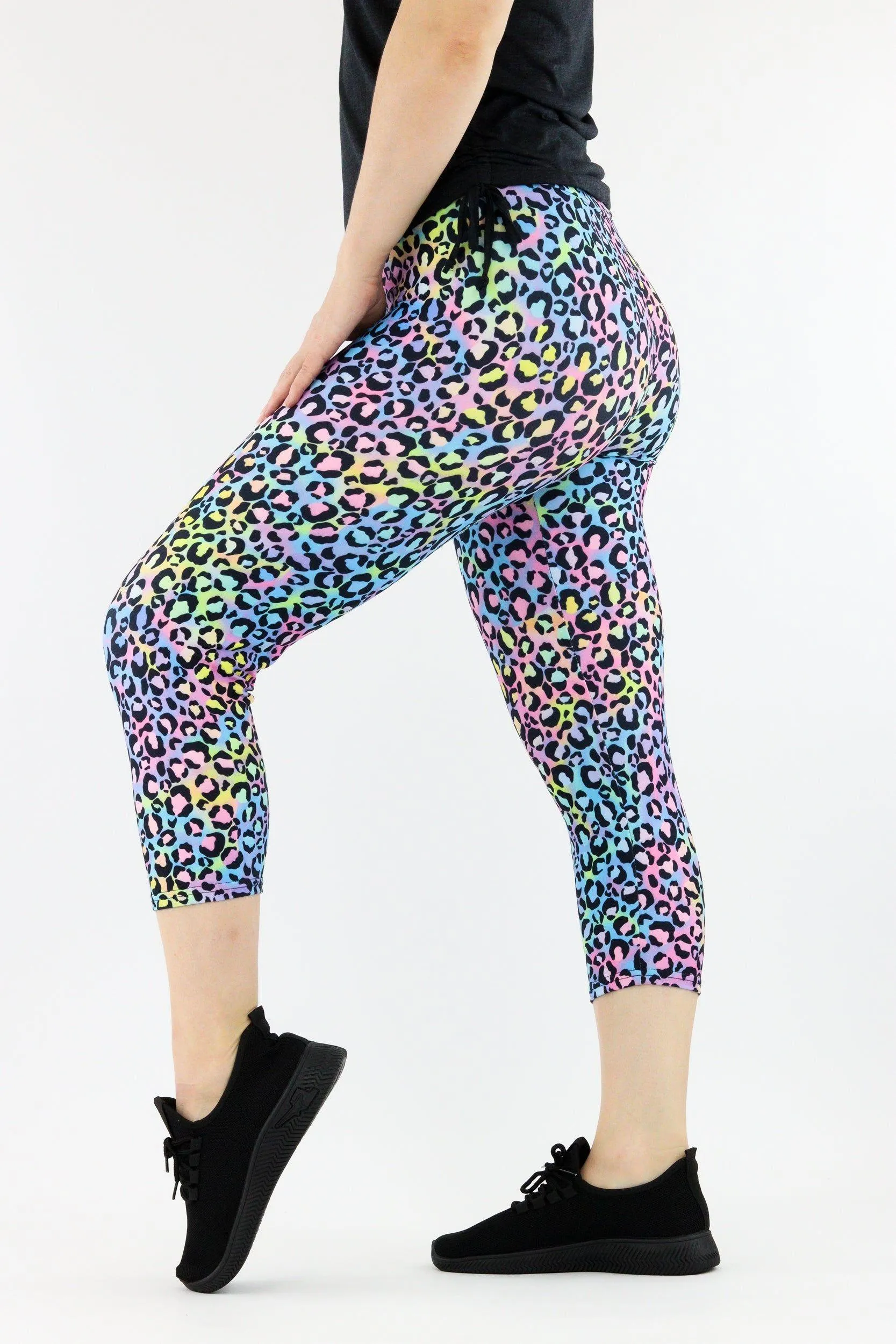 Vivid Leopard - Casual Capri Leggings
